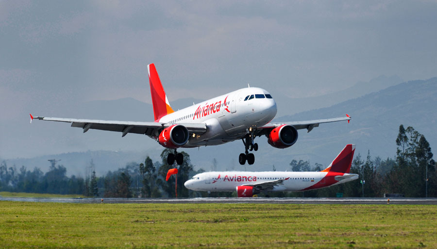 Dois Airbus A319 Avianca Airlines no Aeroporto Internacional de Quito.